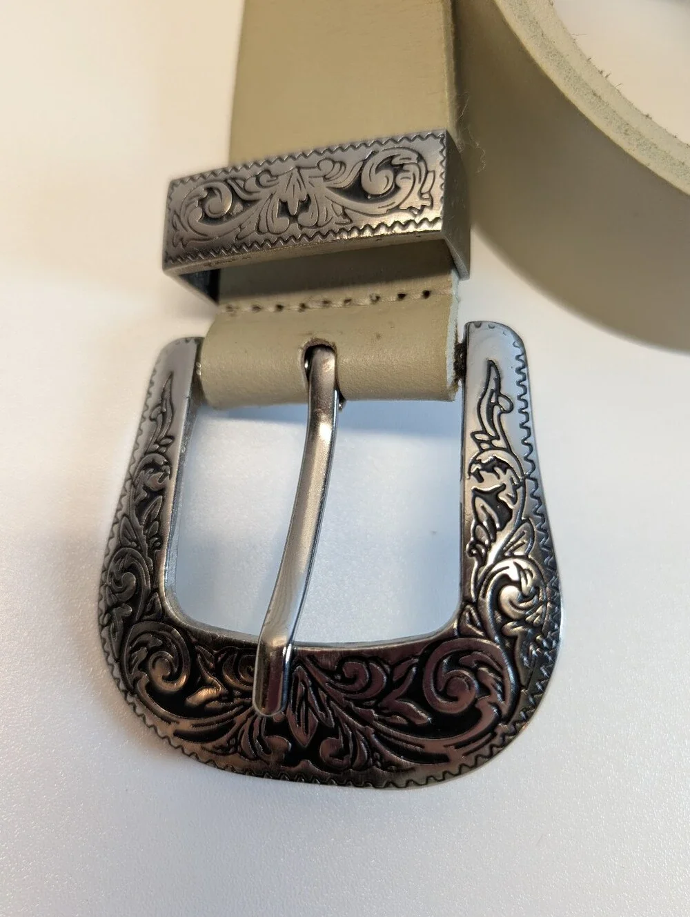 silence + noise Ivory Jennie Leather Western Belt with Ornate Silver Buckle Med.